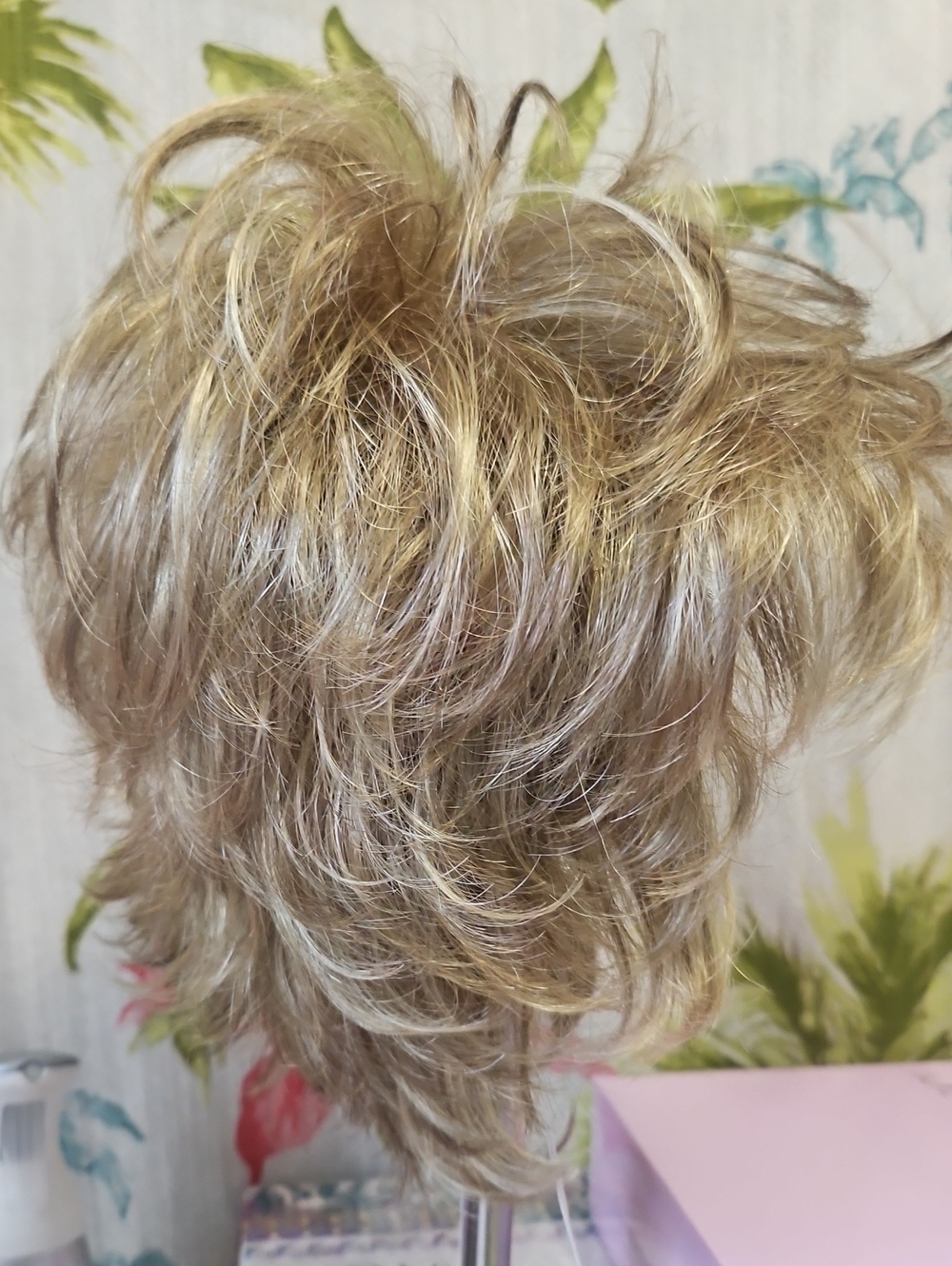 PAULA YOUNG WiG New In Box Whisper Light dance Sunkissed Blond - Picture 3 of 15